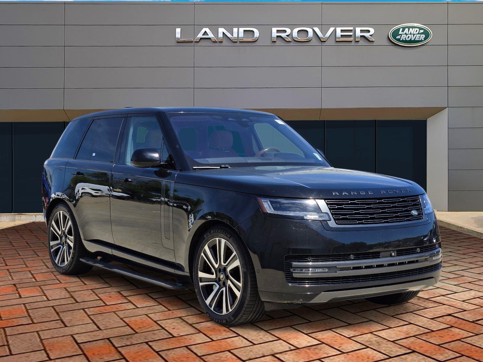 Used 2023 Santorini Black Metallic Land Rover SE image 3