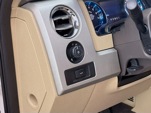 Used 2014 White Platinum Clearcoat Metallic Ford Lariat image 10