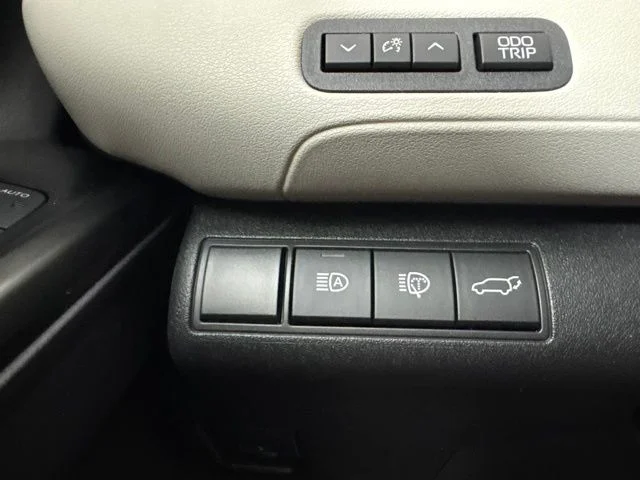 New 2026 Wind Chill Pearl <sup>1</sup> Toyota  Limited image 17