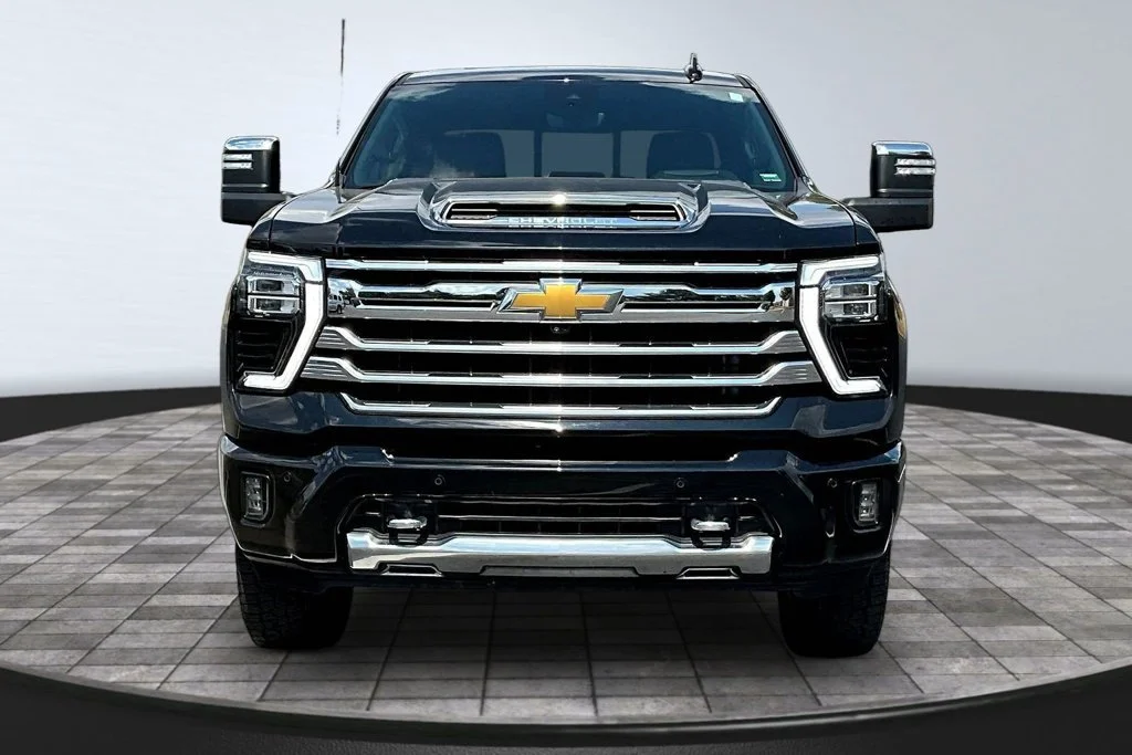 Used 2024 Black Chevrolet High Country image 2