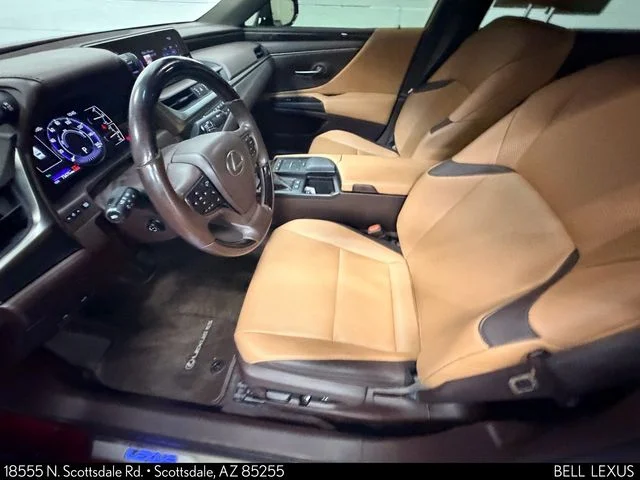 Used 2019 Red Lexus 300h image 14