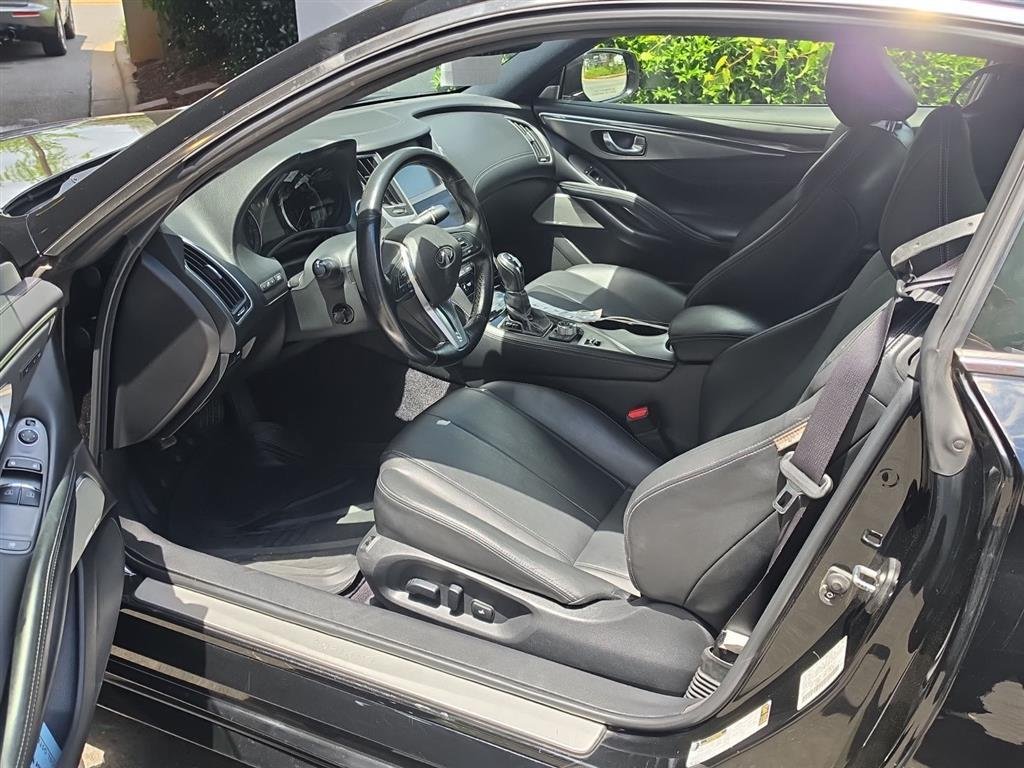 Used 2019  INFINITI 3.0T Luxe image 4