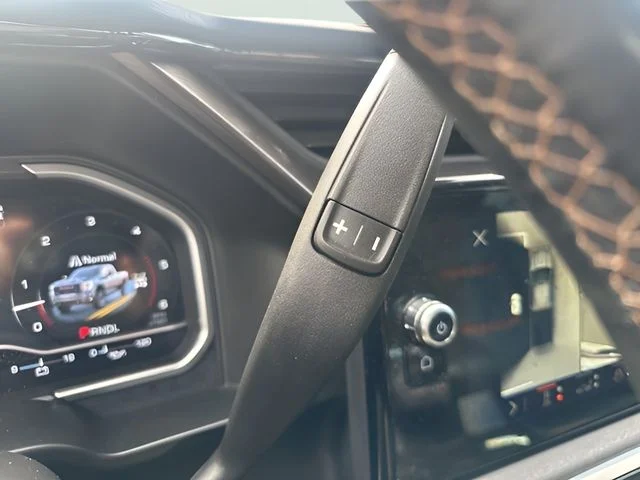 Used 2024 White GMC AT4 image 19