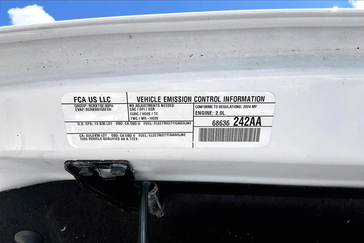 Used 2024  Jeep Sahara 4xe image 33