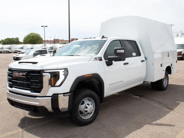 2025 GMC Sierra 3500 HD Chassis Cab Pro