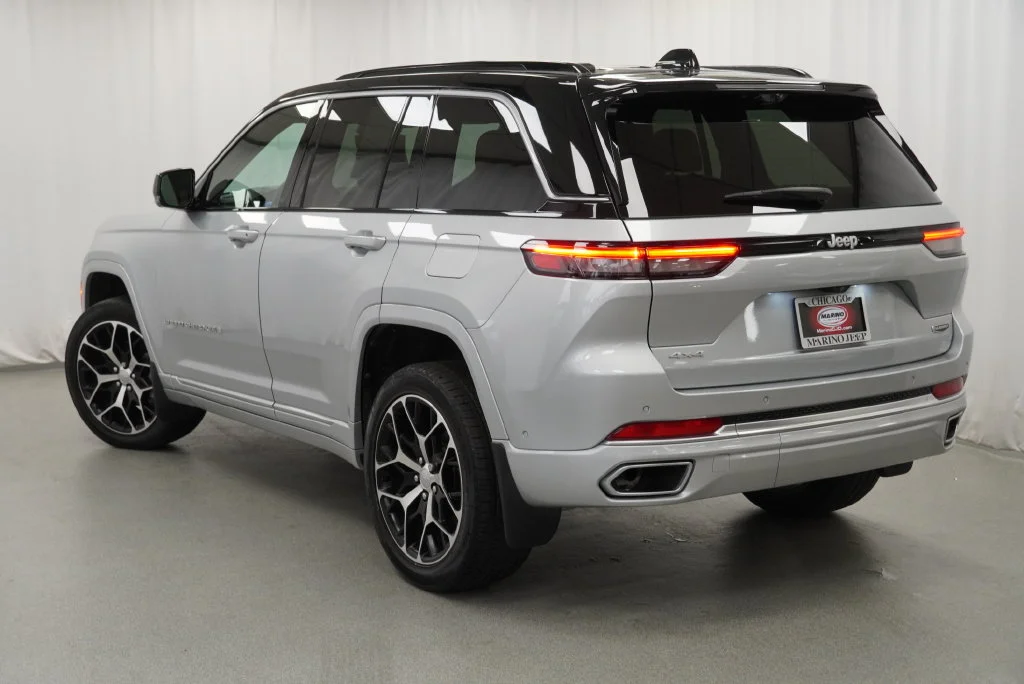Used 2025 Silver Jeep Summit Reserve image 19