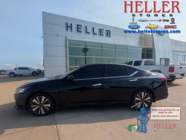 Used 2021 Super Black Clearcoat Nissan 2.5 SL image 1