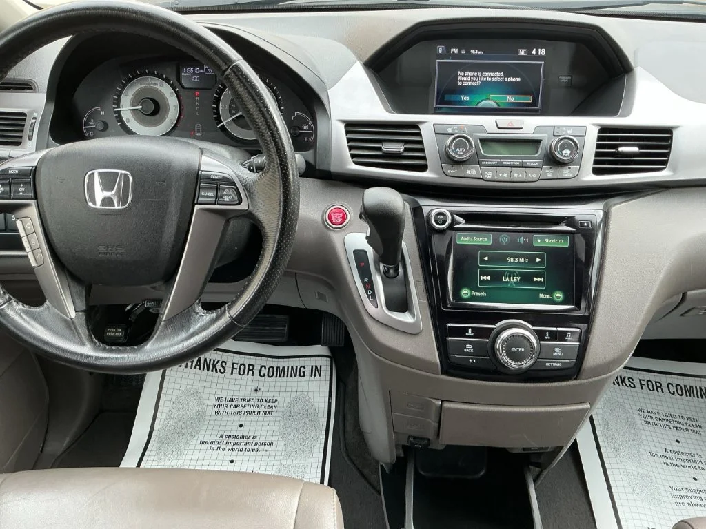 Used 2014 Silver Honda EX-L image 23