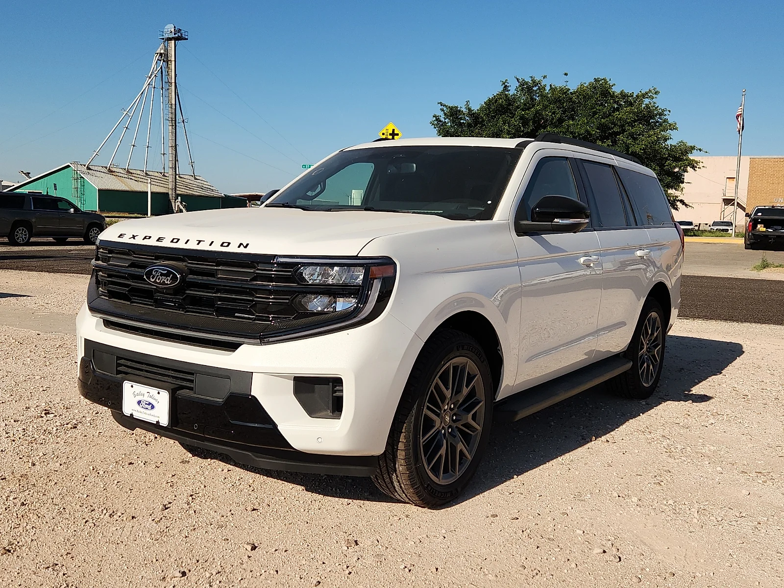 New 2026 White Metallic Ford Platinum image 3