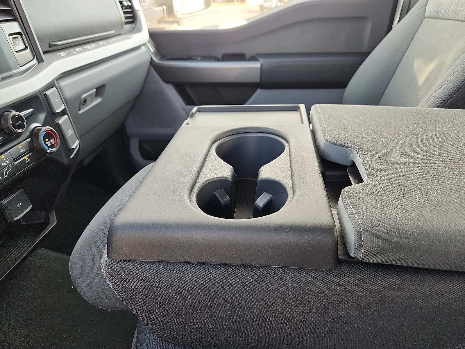 New 2027 Oxford White Ford XLT image 25