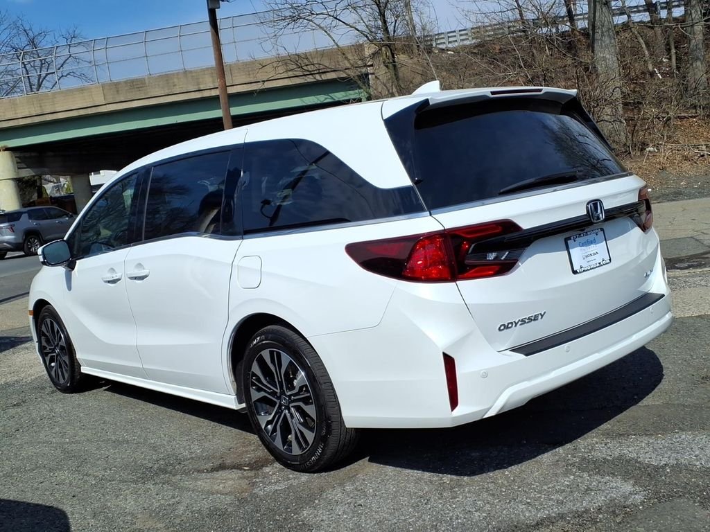 Certified Used 2025 Platinum White Pearl Honda ELITE image 4