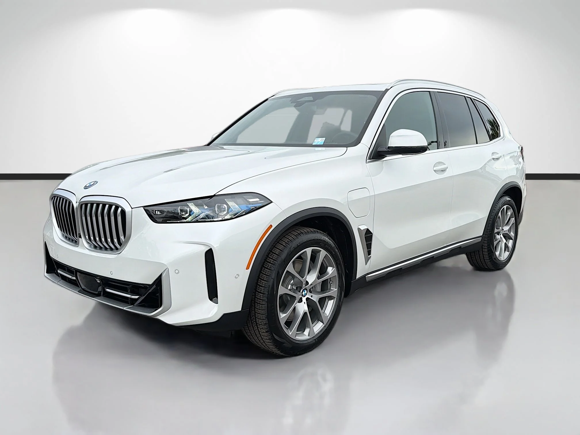 New 2026 Mineral White Metallic BMW xDrive50e image 7
