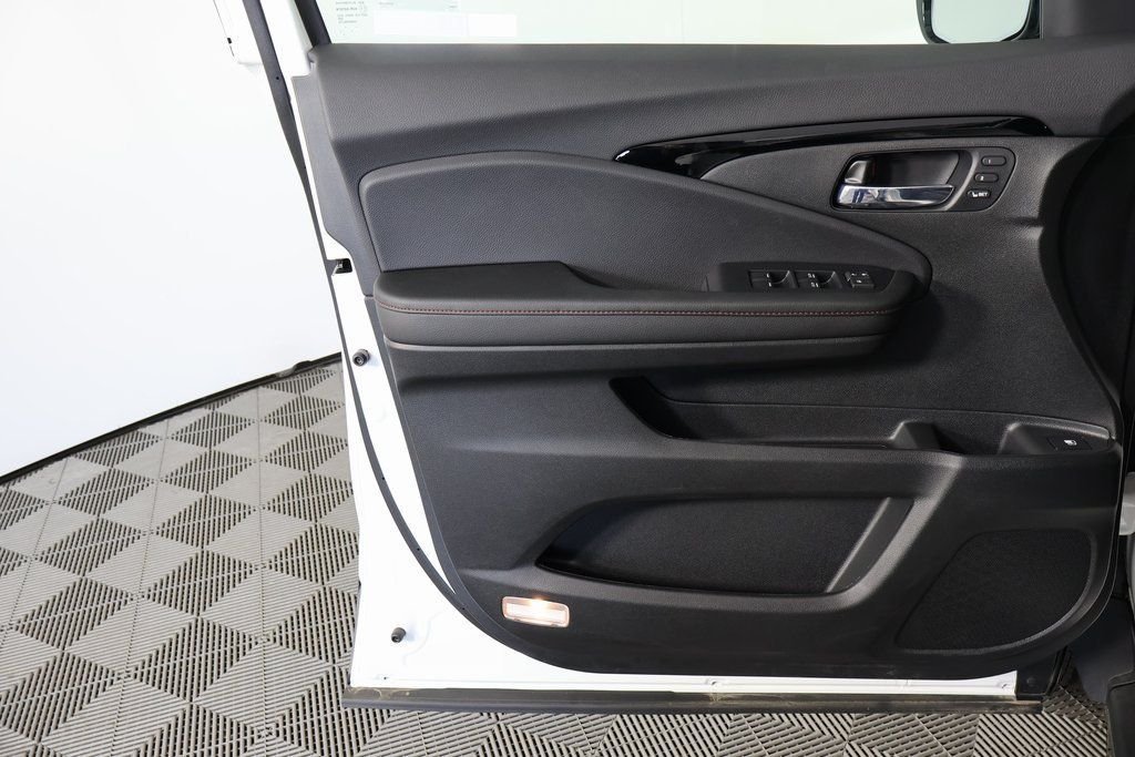 New 2026 Platinum White Pearl Honda Black Edition image 7