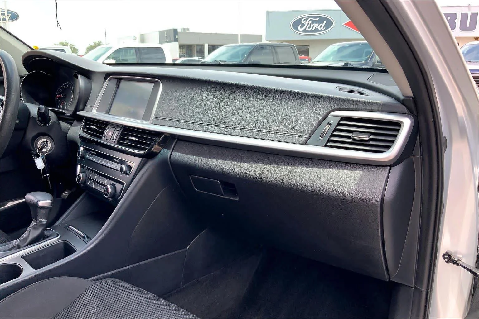 Used 2020 Sparkling Silver Kia LX image 19