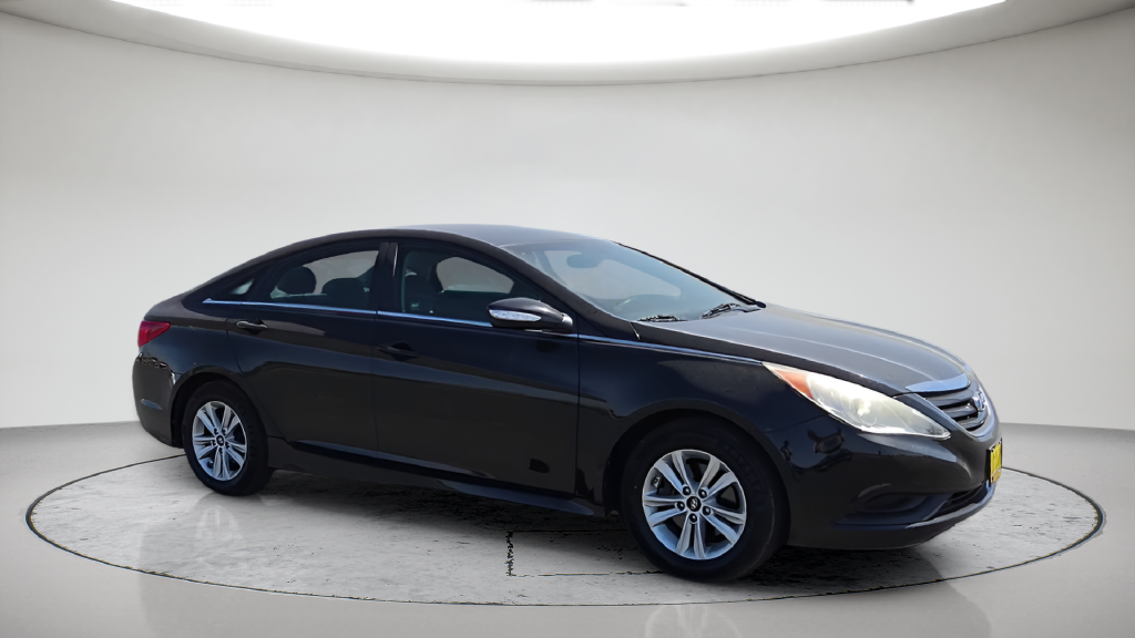 Used 2014 Black Hyundai GLS image 4