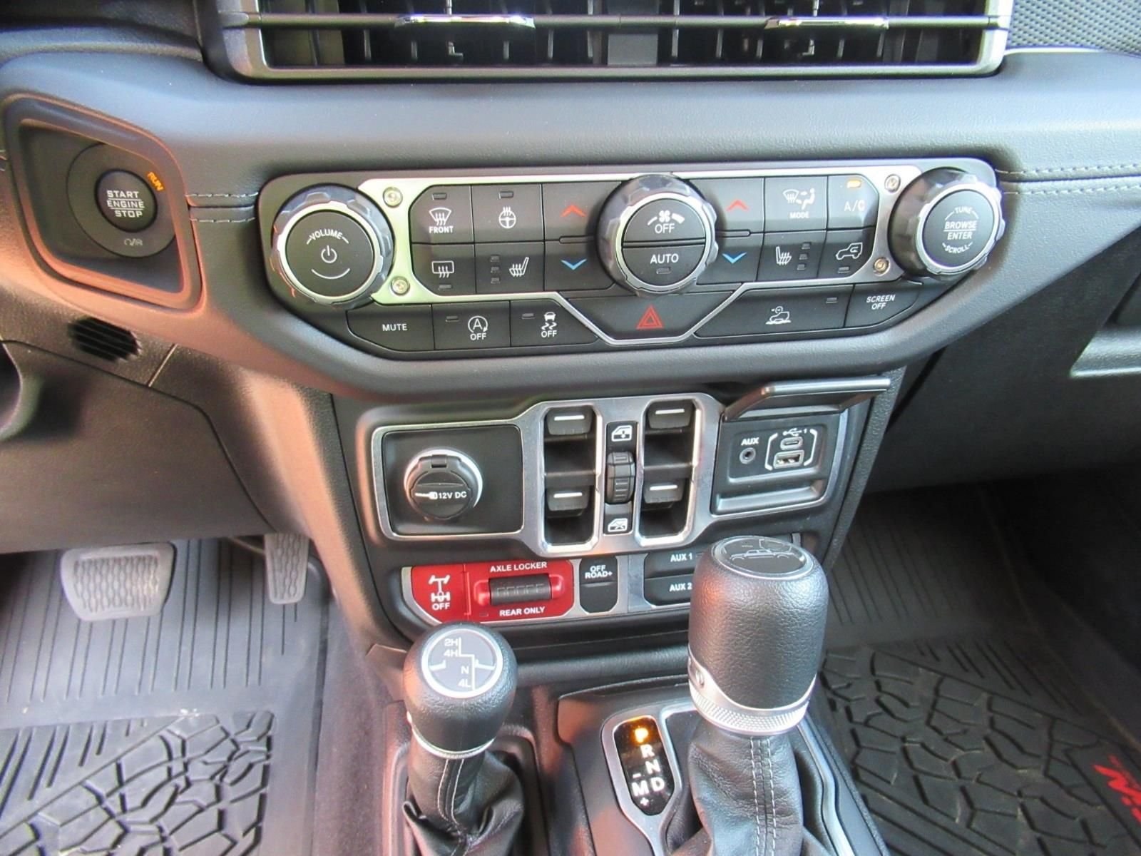 Used 2025  Jeep Mojave image 27