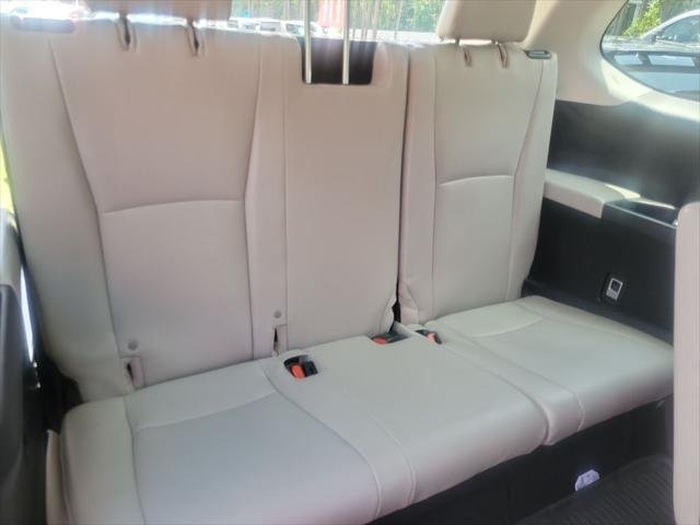 Certified Used 2024 WIND CHILL PEARL Toyota  image 29