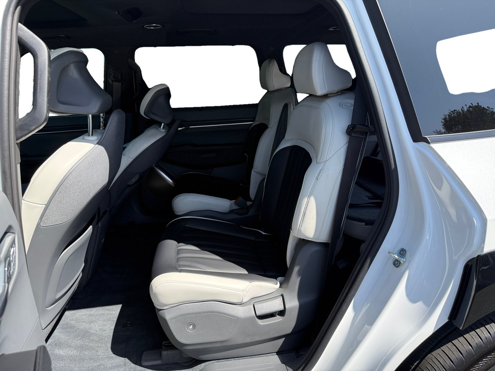 Certified Used 2024 Snow White Pearl Kia GT-Line image 16