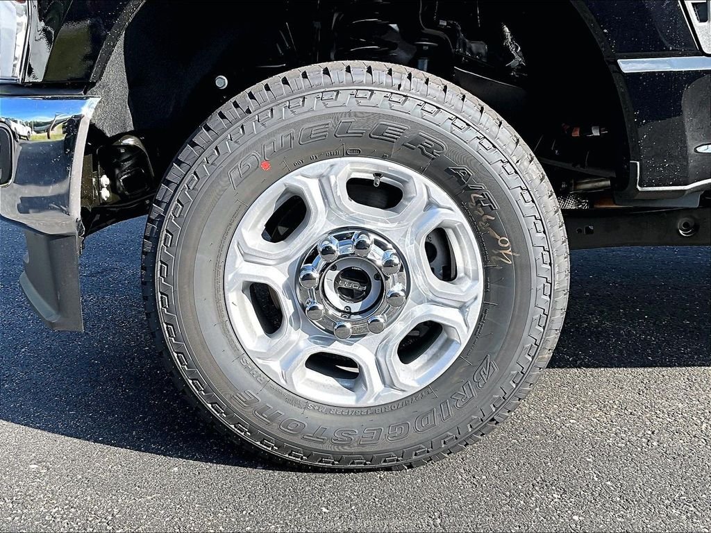 New 2026 Agate Black Metallic Ford XLT image 12