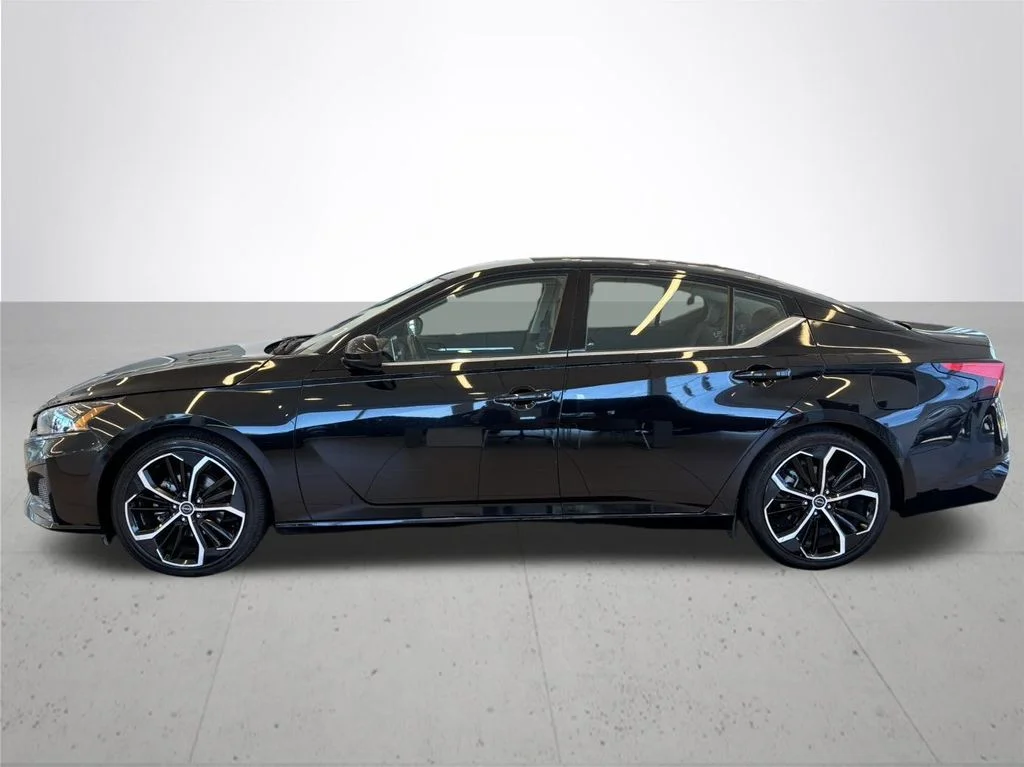 Used 2024 Black Nissan 2.5 SR image 11