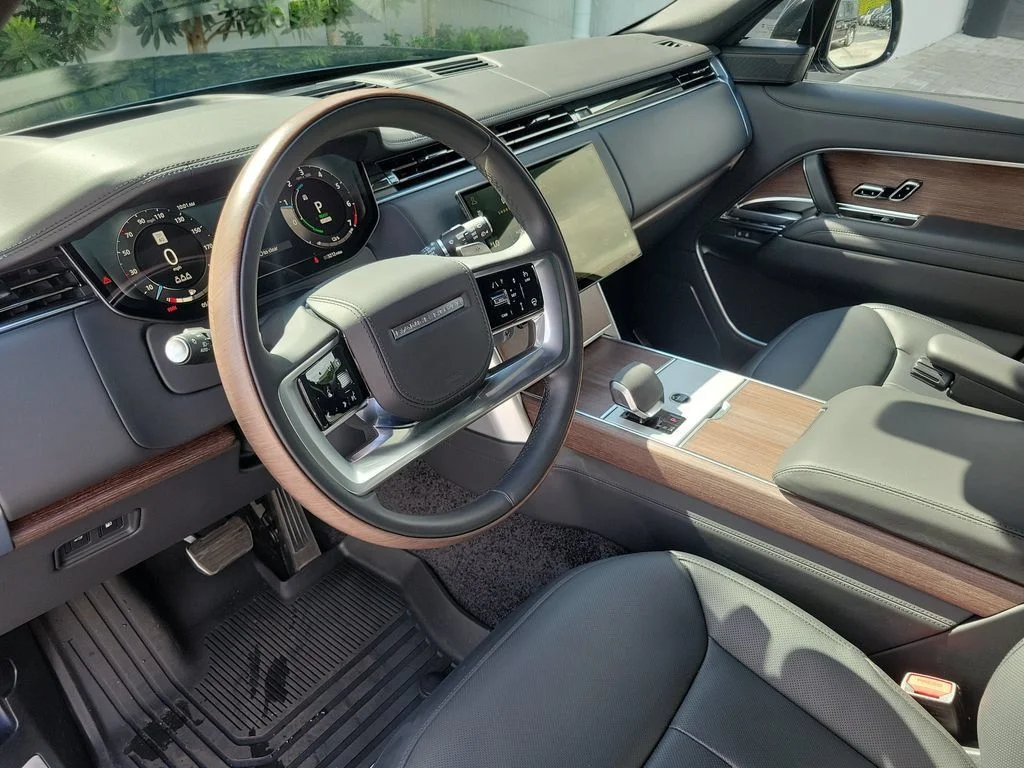 Used 2025 Belgravia Green Metallic Land Rover Autobiography image 16