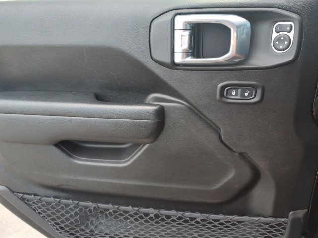 Used 2023  Jeep Sport S image 15