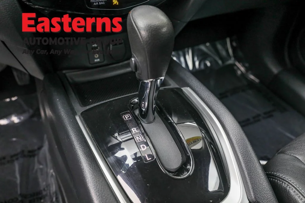 Used 2016 Silver Nissan SV image 13