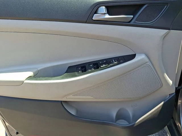 Used 2017 Gray Hyundai SE image 13