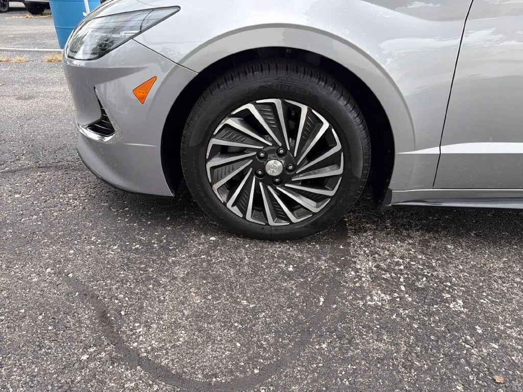 Used 2023 Silver Hyundai SEL image 42