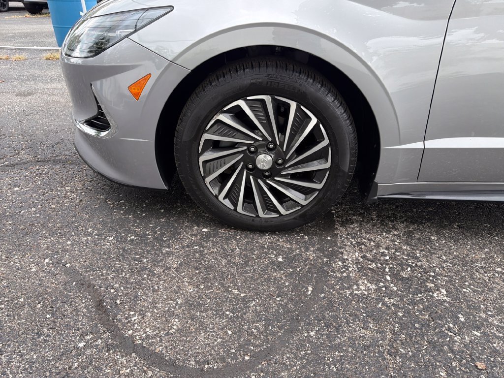 Used 2023 Silver Hyundai SEL image 42