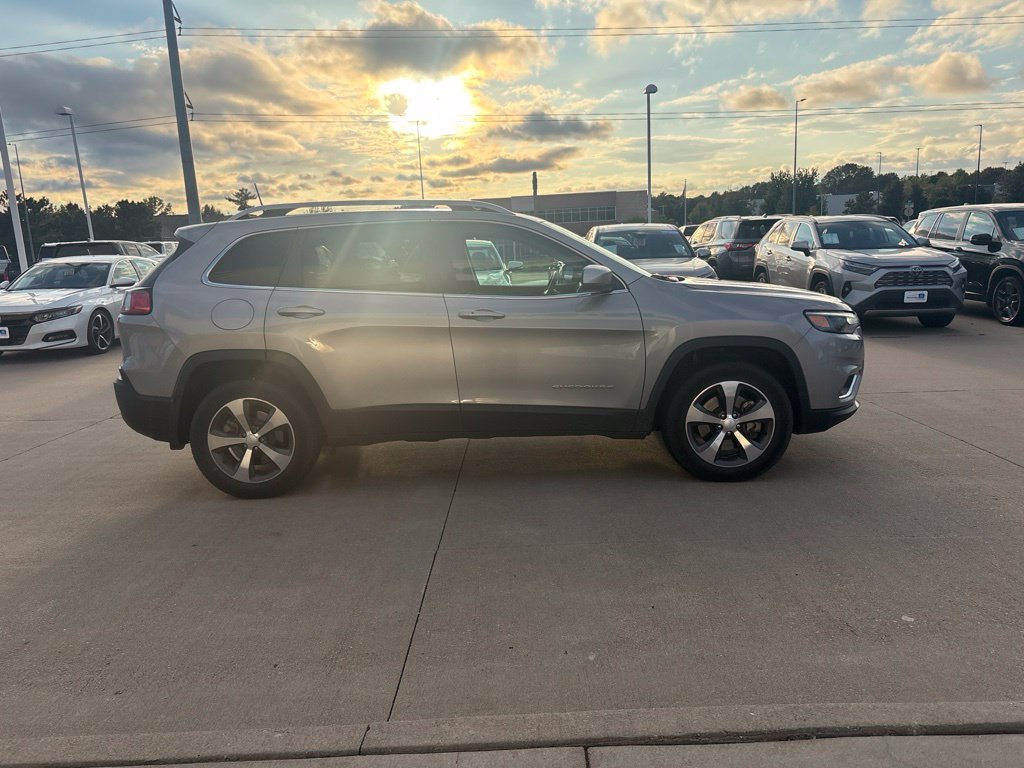 Used 2019 Billet Silver Metallic Clearcoat Jeep Limited image 4