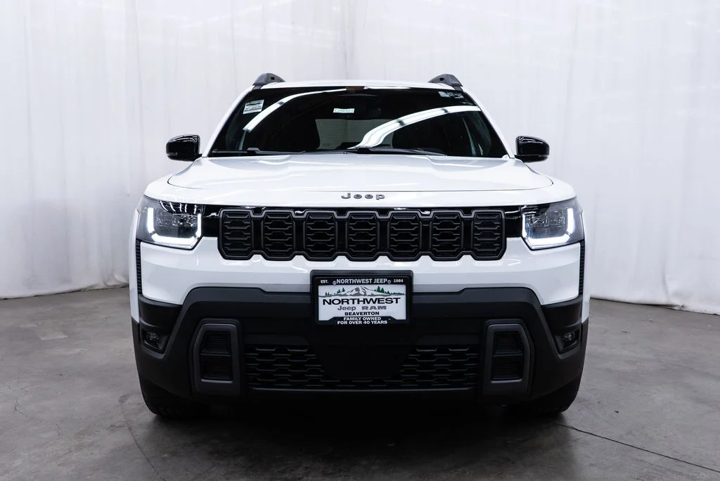 New 2026 Bright White Clear-Coat Exterior Paint Jeep Limited image 2
