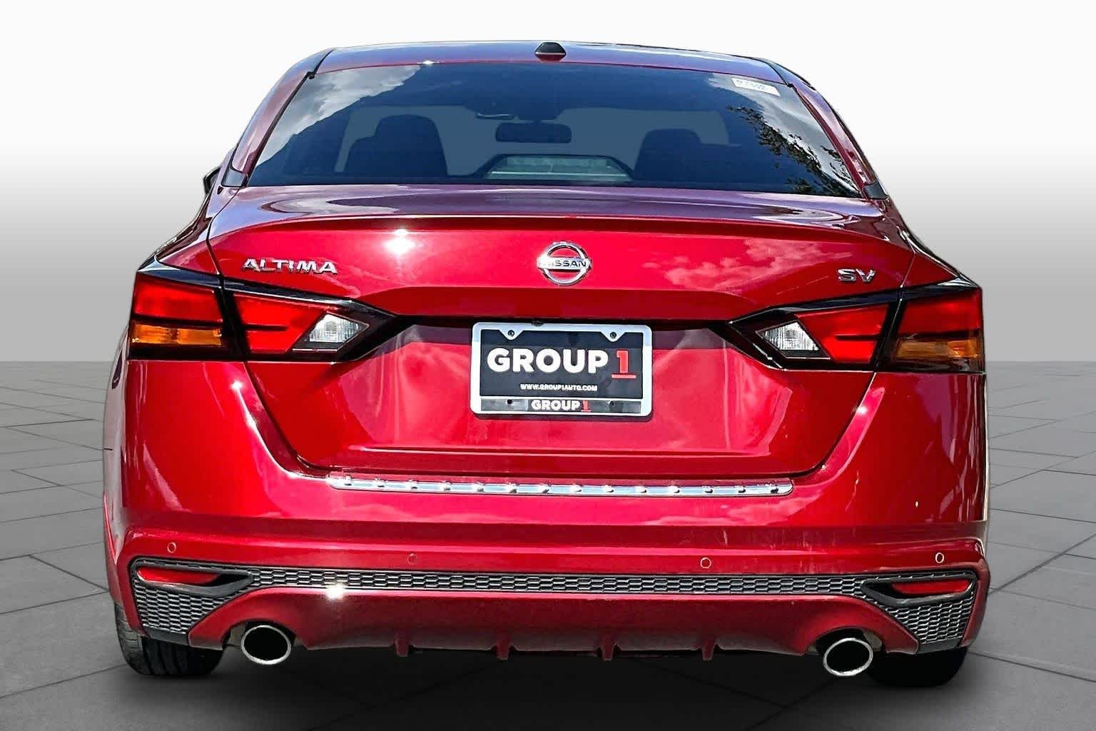 Used 2022 Scarlet Ember Tintcoat Nissan 2.5 SV image 9