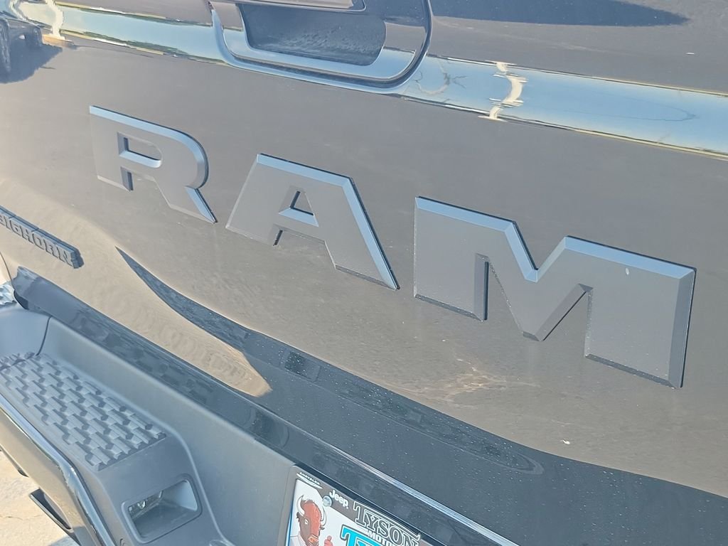 New 2026 Diamond Black Crystal Pearl-Coat Exterior Paint RAM Big Horn/Lone Star image 6