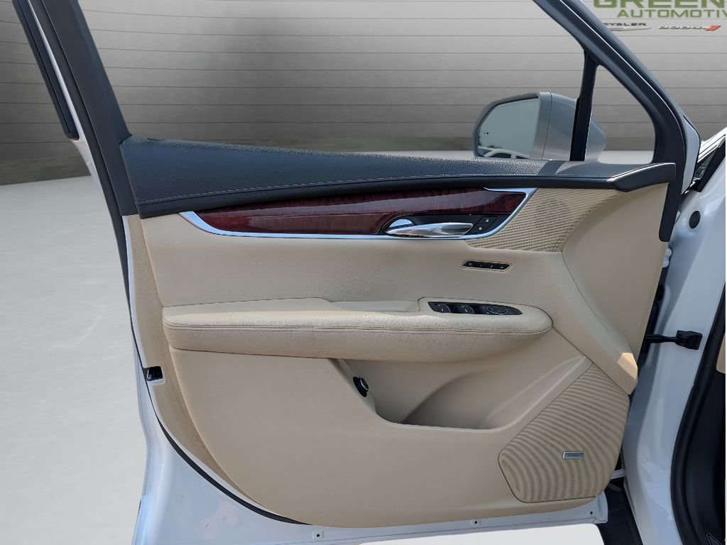 Used 2017 Crystal White Tricoat Cadillac Luxury FWD image 15
