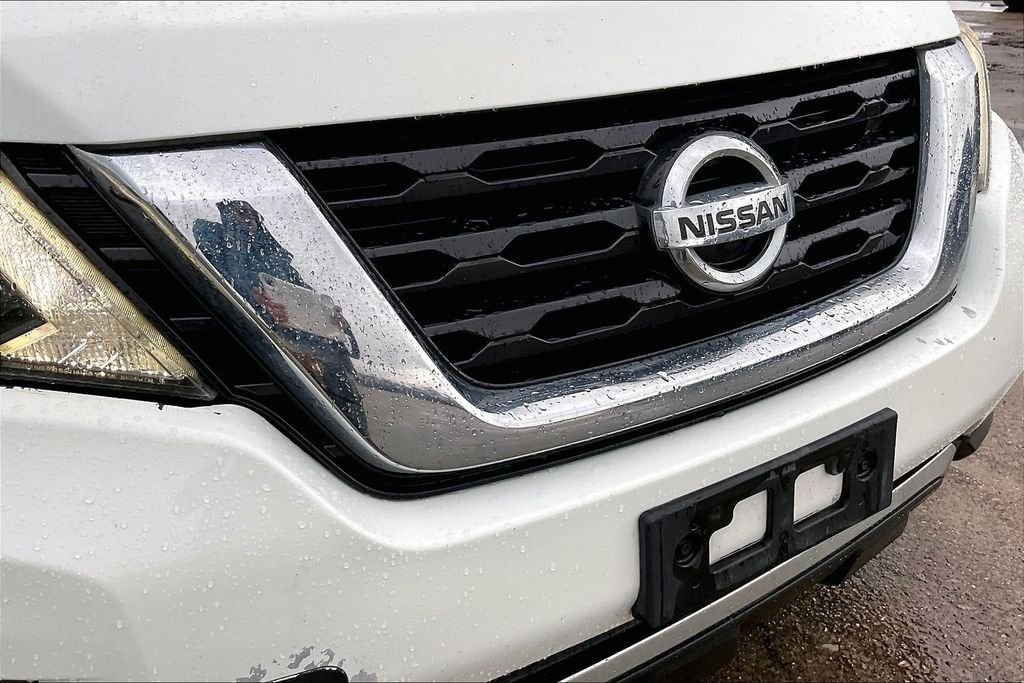 Used 2018 Glacier White Nissan SV image 34
