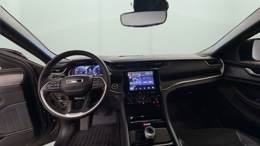 Used 2023 Gray Jeep Altitude image 10