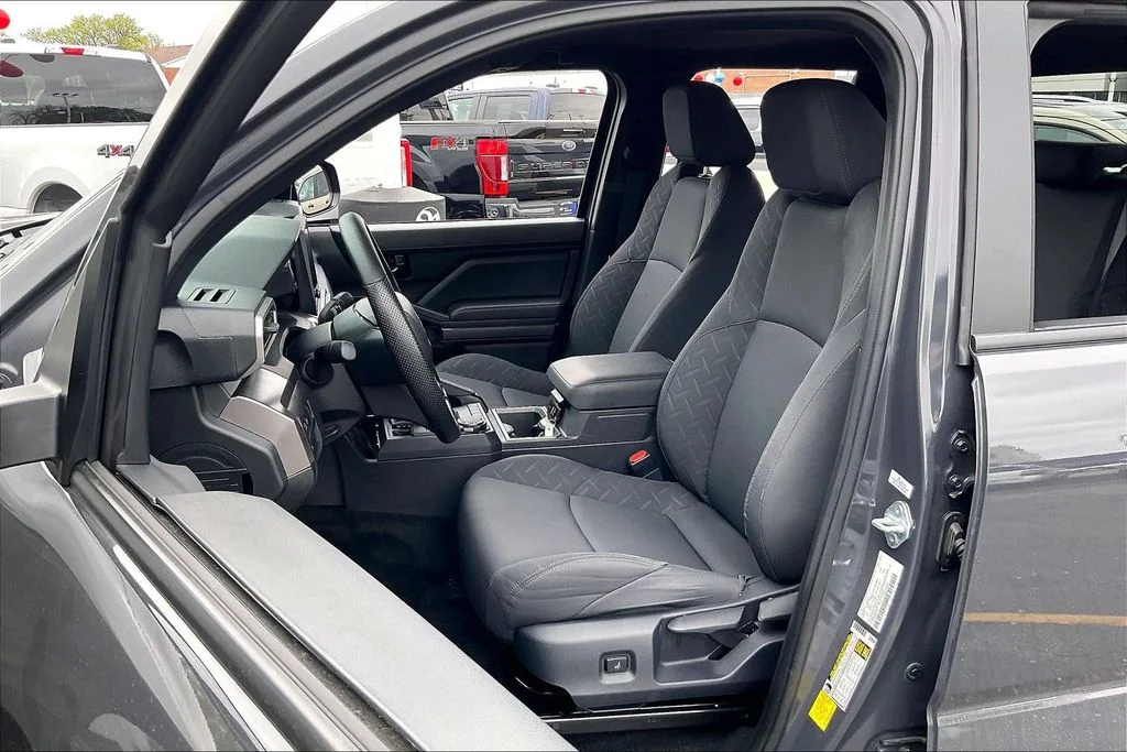 Used 2024  Toyota SR5 image 22