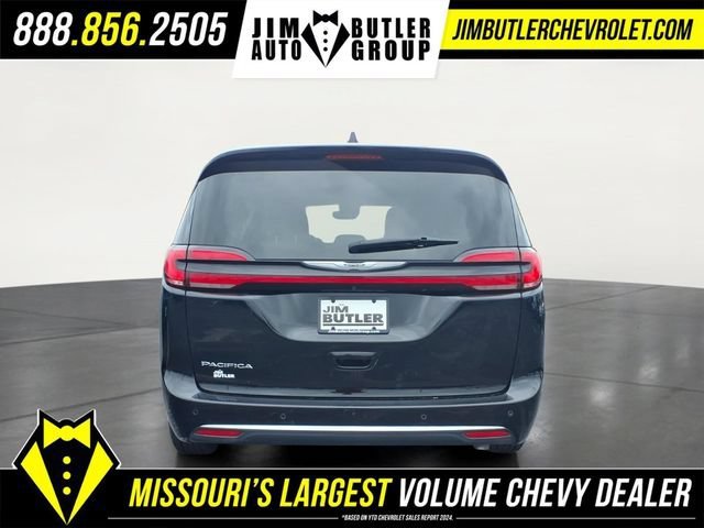 Used 2024 Black Chrysler Touring L image 25