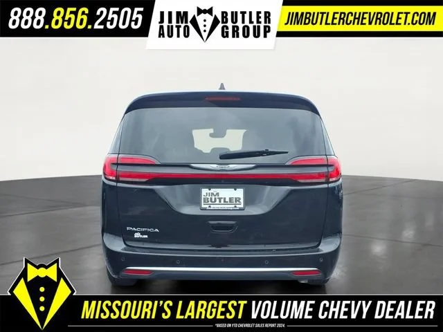 Used 2024 Black Chrysler Touring L image 25