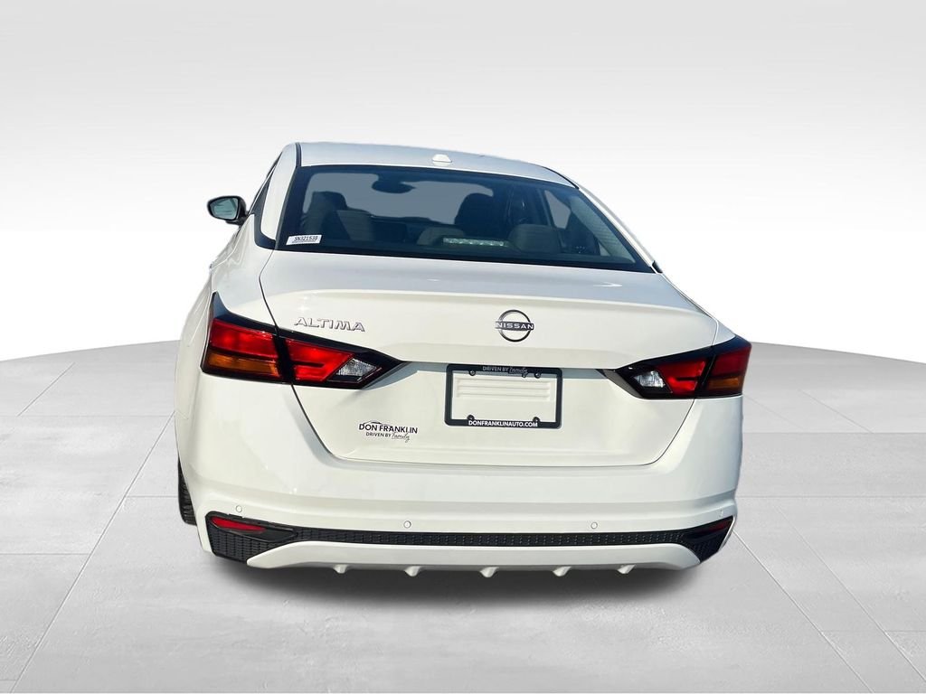 Used 2025 White Nissan 2.5 SV image 4