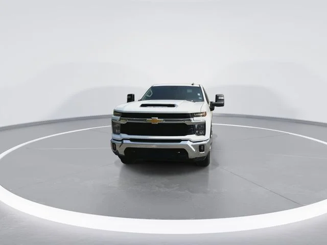 Used 2025 White Chevrolet LT image 3