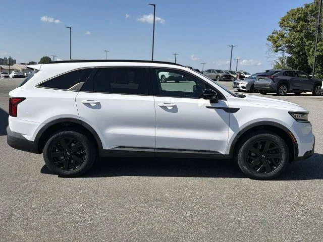Used 2021 White Kia S image 14