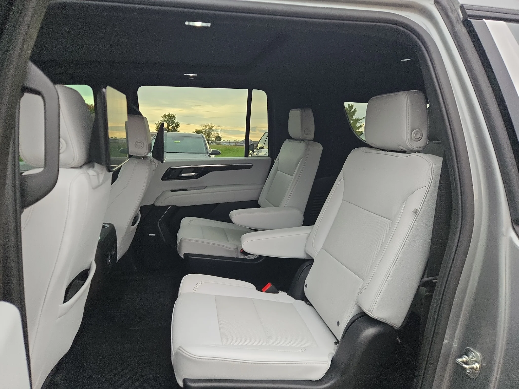 Used 2025 Silver Chevrolet Premier image 11
