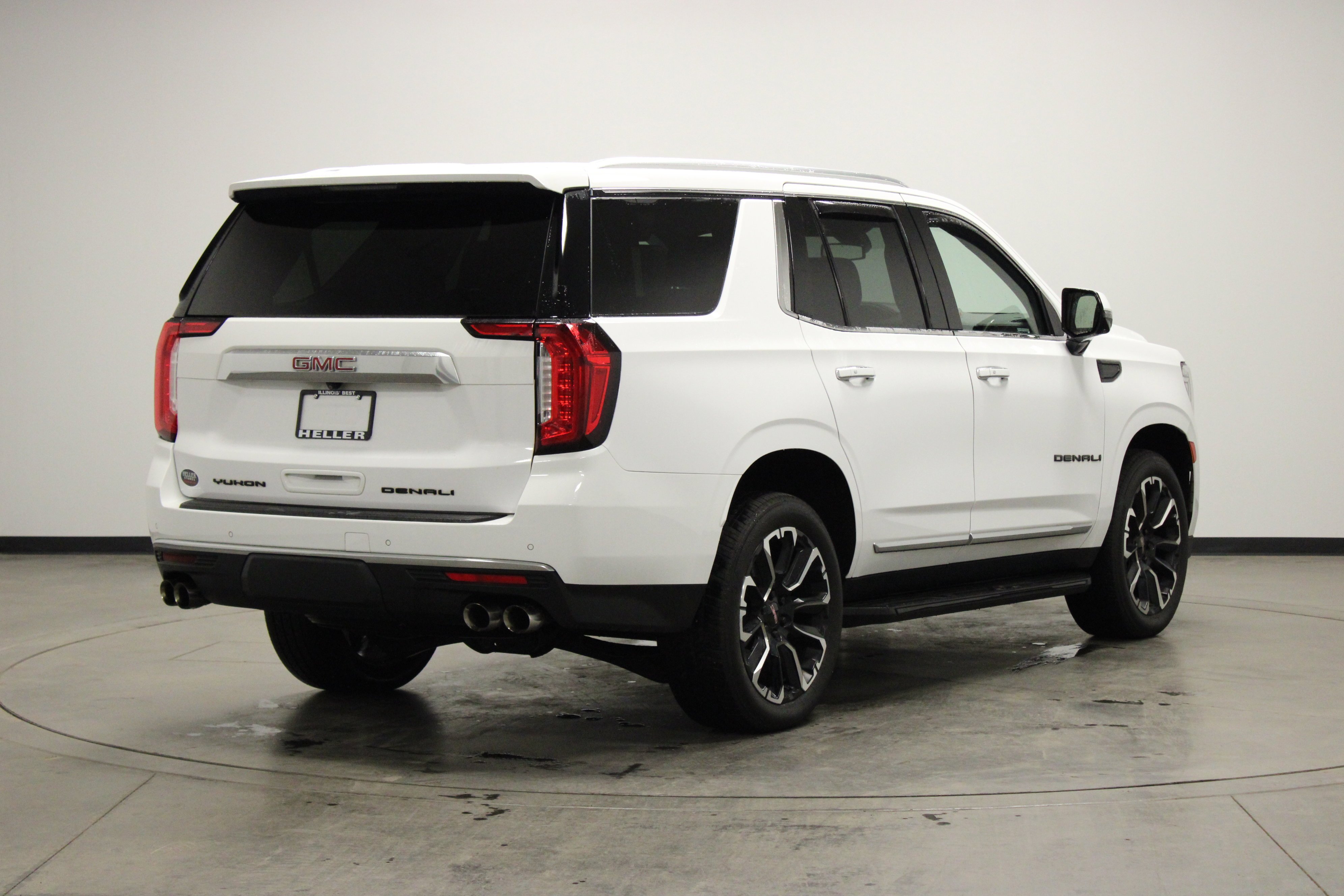 Used 2022 Summit White GMC Denali image 8