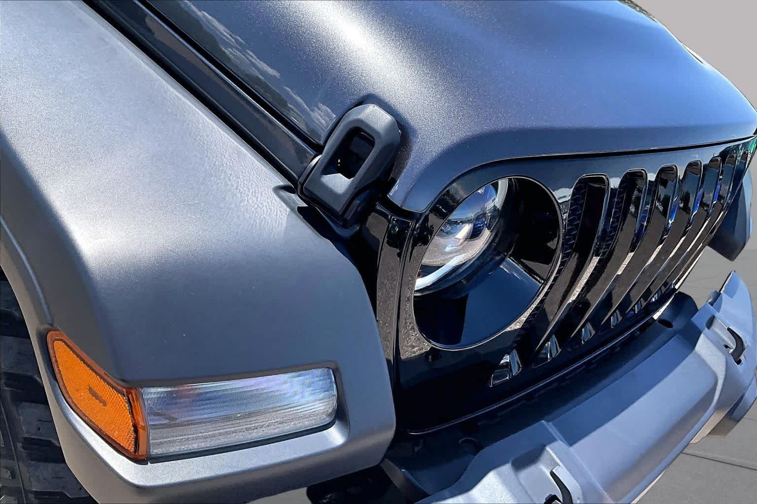 Used 2023 Granite Crystal Metallic Clearcoat Jeep Willys image 23
