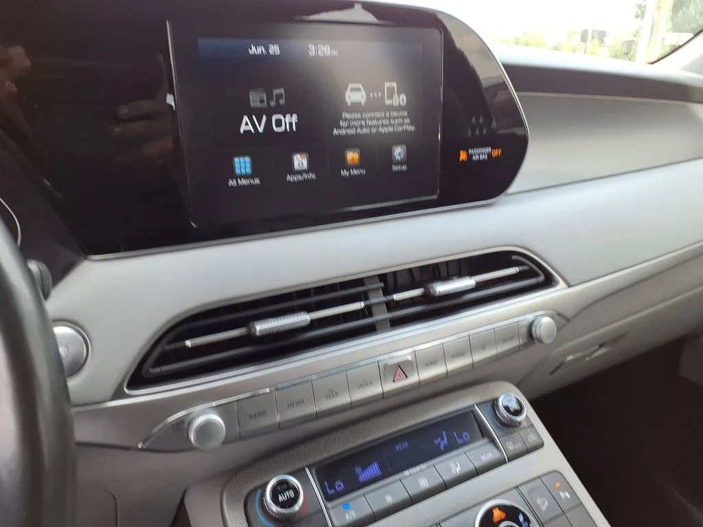 Used 2020 Sierra Burgundy Hyundai SEL image 8