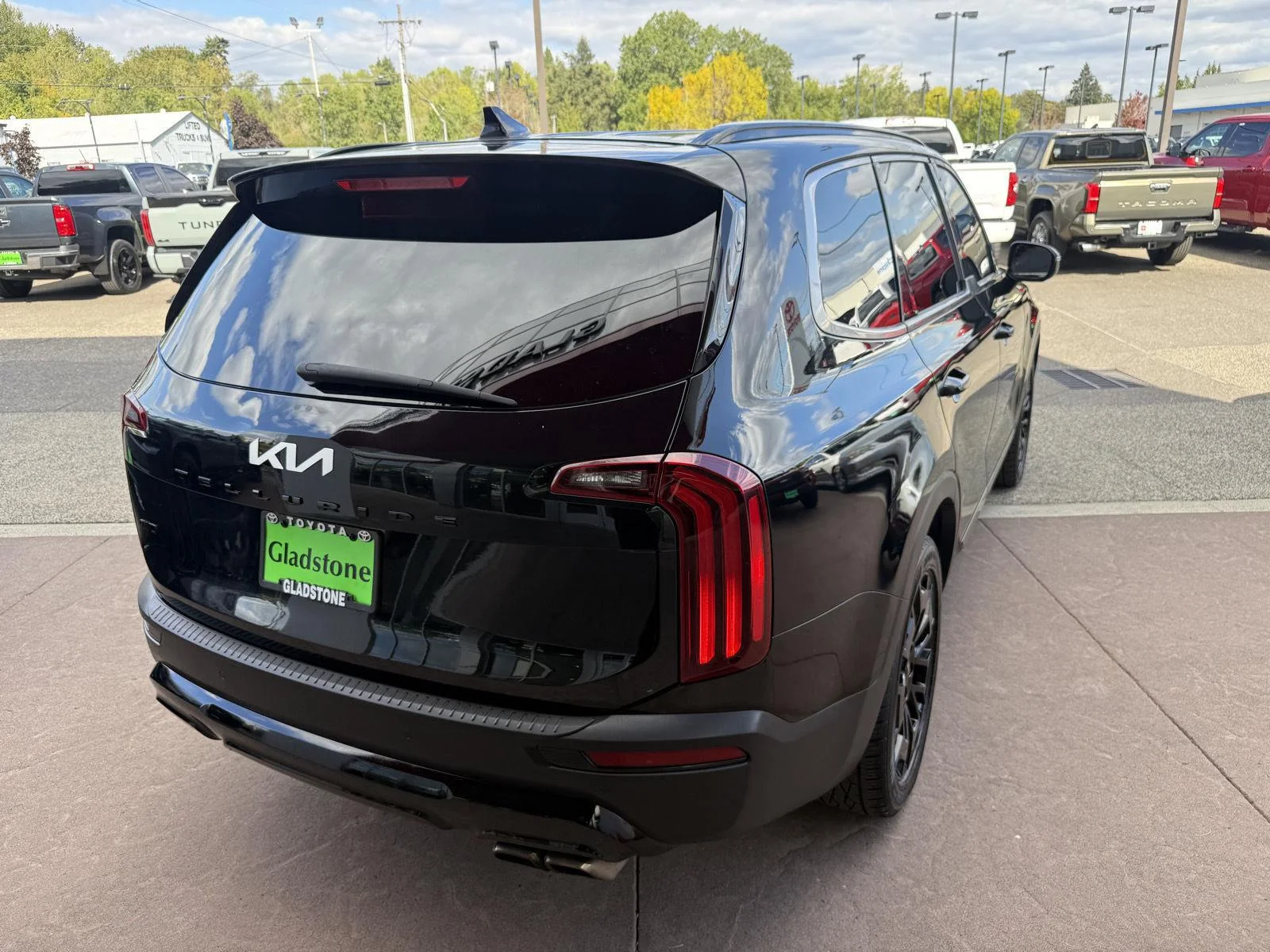 Used 2022 Ebony Black Kia EX image 6