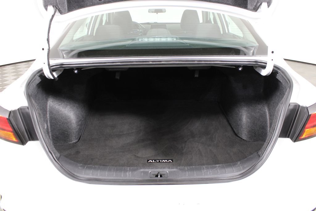 Used 2025 White Nissan 2.5 SV image 7