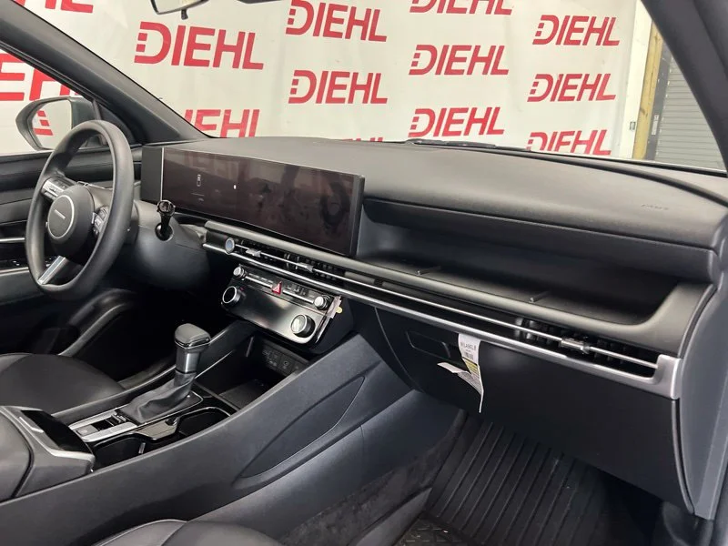 Used 2025 White Hyundai SEL image 13